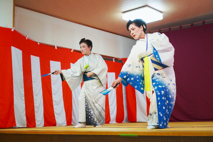 日本舞踊の優雅な舞い